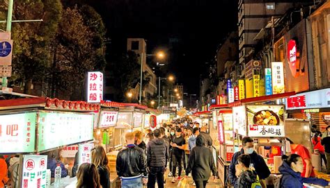 A GIANT Pot of BOILING Beef at Ningxia Night Market Taipei Taiwan